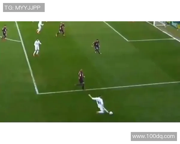 绿茵争锋激情四射见证球队荣耀与青春梦想的辉煌时刻